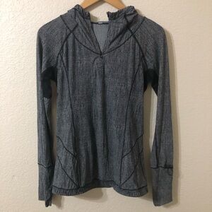 Lululemon Water Bound Hoodie in Heather Gray & Black - Size 8